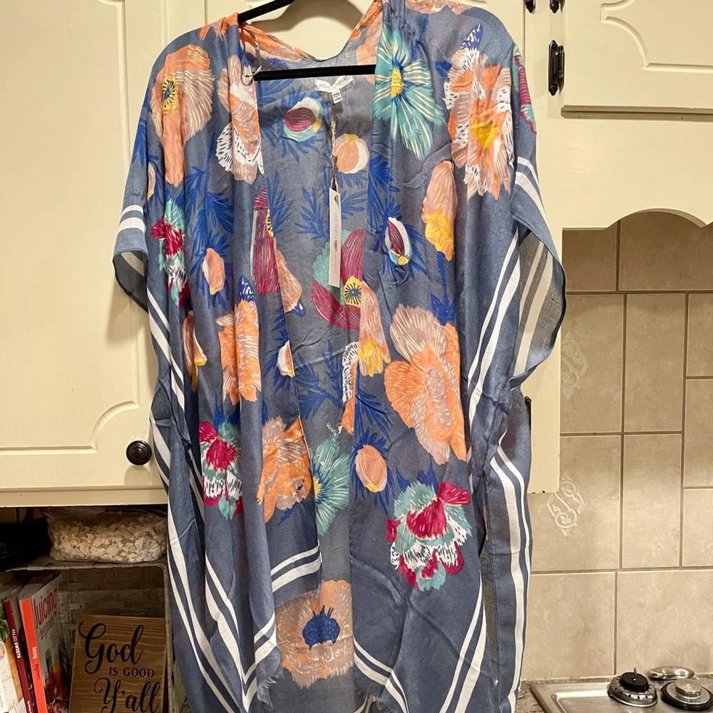 OS multicolored Kimono. Perfect for summer!